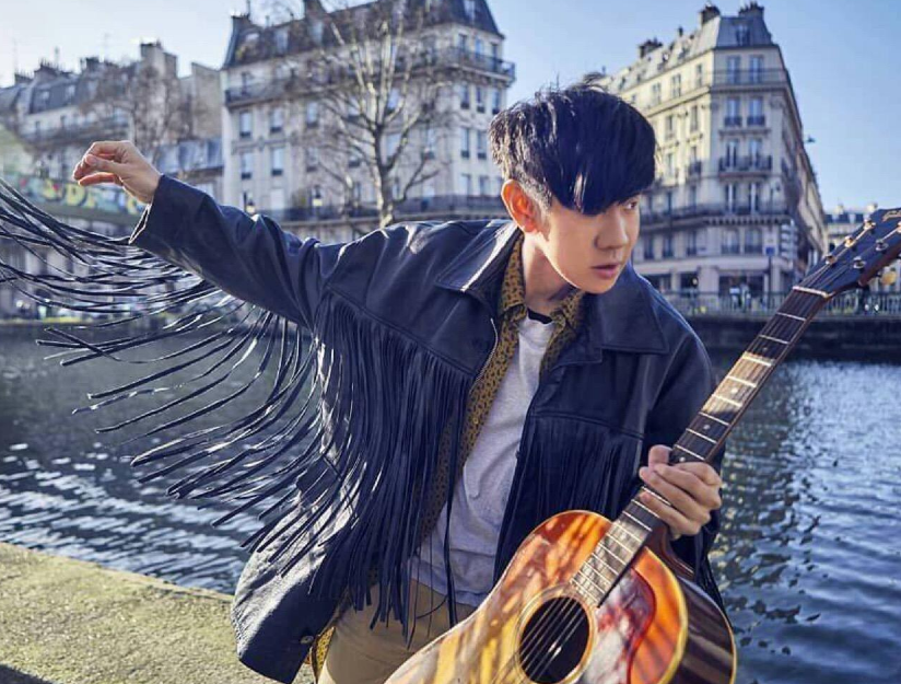 林俊杰终于鼓起勇气掀刘海,本以为不好看,看到照片:帅哥你谁_腾讯新闻