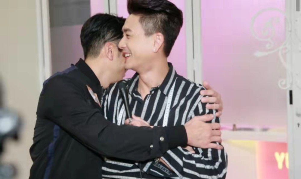 hehe味浓两大男神黄宗泽吴卓羲手牵手兼深情对望网友是真爱呀