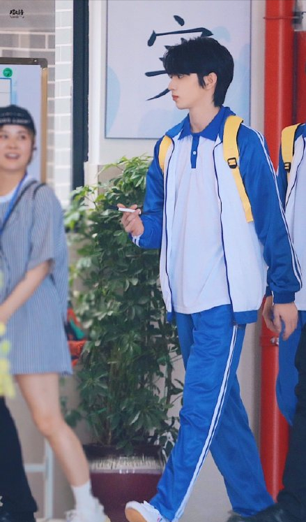 时代少年团刘耀文被巴蜀中学录取官方未录取已离开