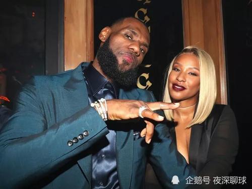 詹姆斯 谁说男人有钱就变坏？詹姆斯秀爱妻美照示爱，网友：NBA好男人！