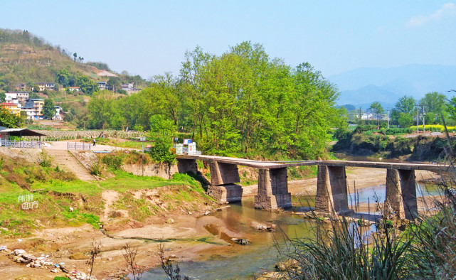 重庆开州临江镇:书院中学门口的三星桥建好了