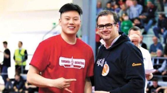nba 周琦加盟凤凰队，根据他的表现，在NBL还是不是大魔王？