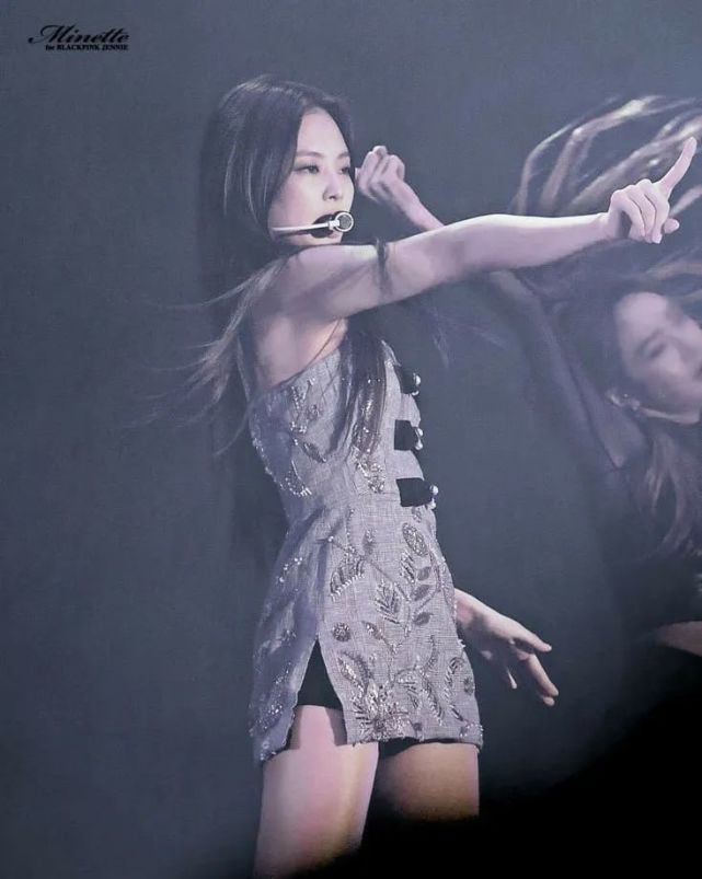 金智妮舞台照系列,快来看美腻的jennie啦!