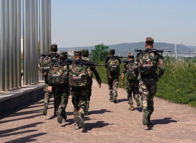 看警卫尖兵鏖战比武赛场