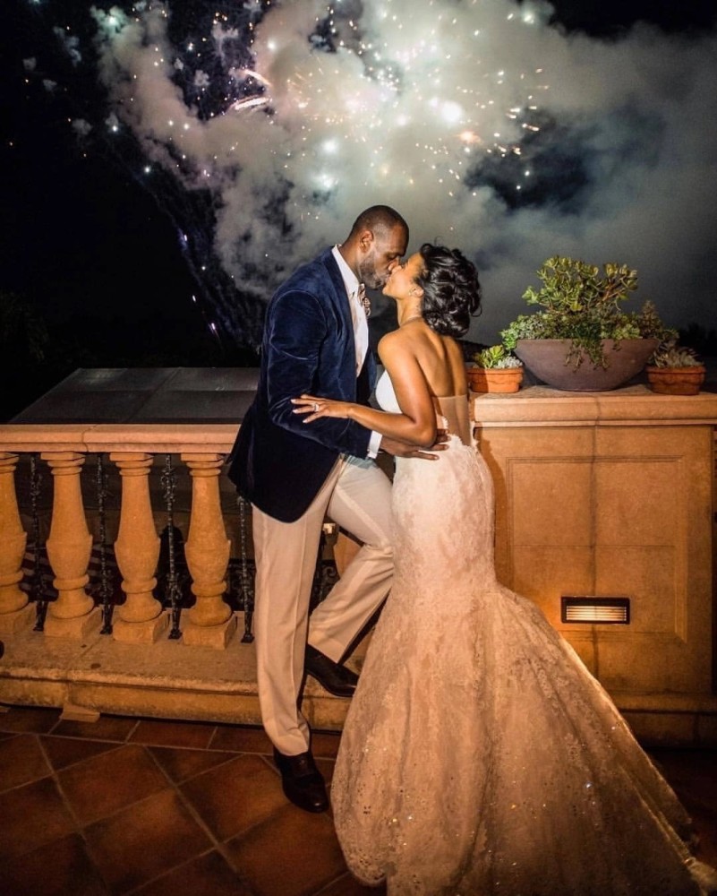結婚八周年快樂 勒布朗曬婚禮照片表白愛妻 沒有你我什麼都不是 中國熱點 結婚八周年快樂 勒布朗曬婚禮照片表白愛妻 沒有你我什麼都不是 中國熱點