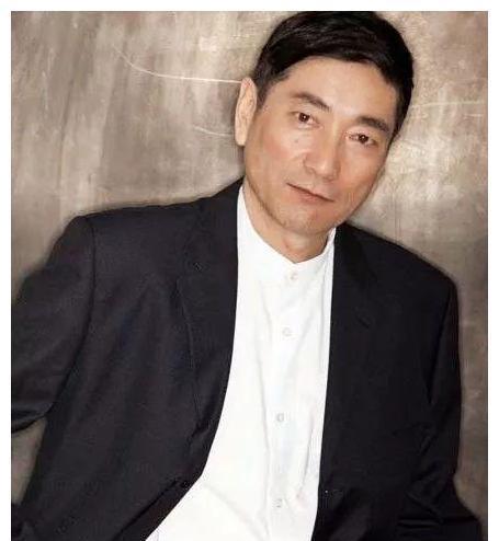 谢钢父谢添被誉中国卓别林,靠演戏死里逃生,89岁逝世骨灰撒渤海_腾讯