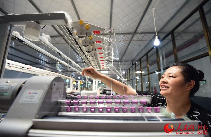 河北青县出口毛衫加工忙俏销海外抢市场