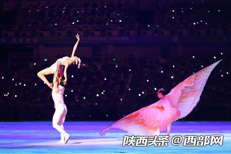 托举演员一天要做1500个俯卧撑_腾讯新闻