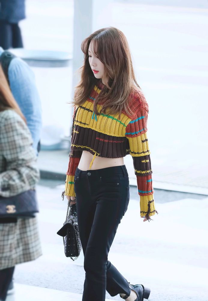 少女时代金泰妍,变化最大的不是"脸"而是衣品,穿搭自然又时尚_腾讯新