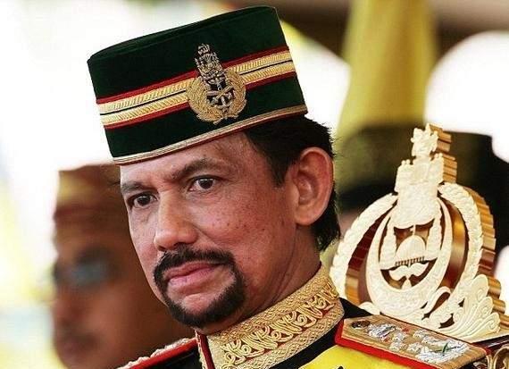 文莱亲王的败家人生:金屋藏娇养40多位佳丽,把首富哥哥坑到榜三