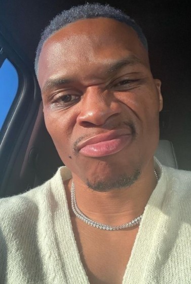 威少社媒晒照随便来点whynot主题的照片