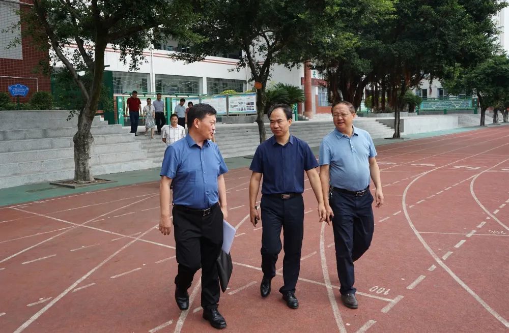 督导组先后前往夔门初中,辽宁小学,实验初中,西部一小,石马初中,白帝