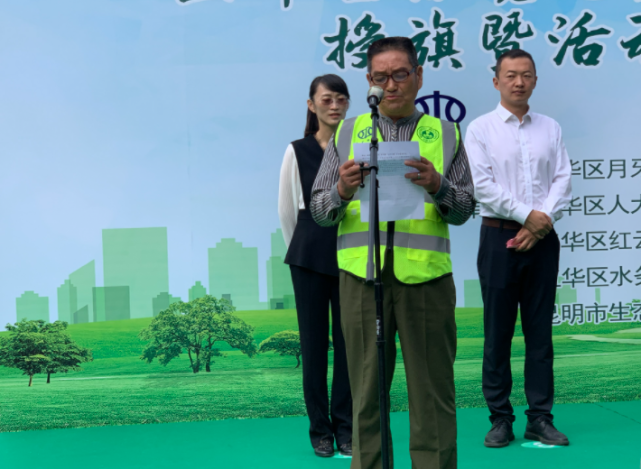 本次活动共有60名志愿者加入环境义务监督员和五华区盘龙江市民巡河