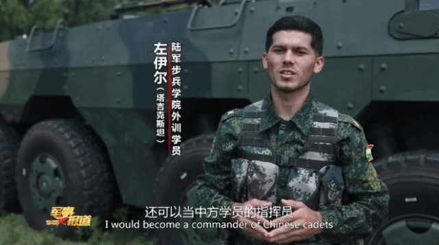 70国官兵来中国学战术,唱中文军歌开解放军坦克,毕业后暴打邻国