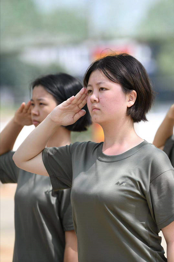 预备役女兵图片