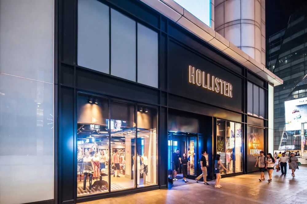 在收购未果后,a&f只能靠更受年轻人欢迎的子品牌hollister,来持续填补