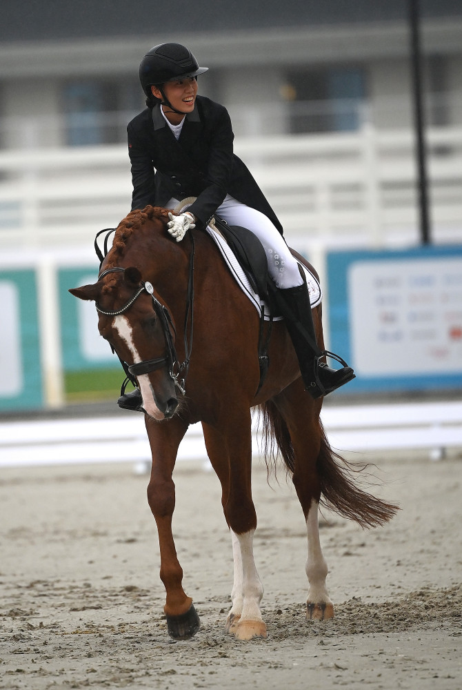 9月16日,上海队选手吴悦在比赛中.