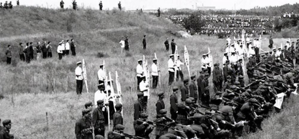 看看1980年代严打老照片公开集体枪决大批犯人