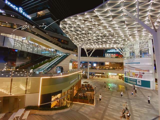 可实际上,重庆"万象城"既不在观音桥,也不在江北嘴,而是在九龙坡区的