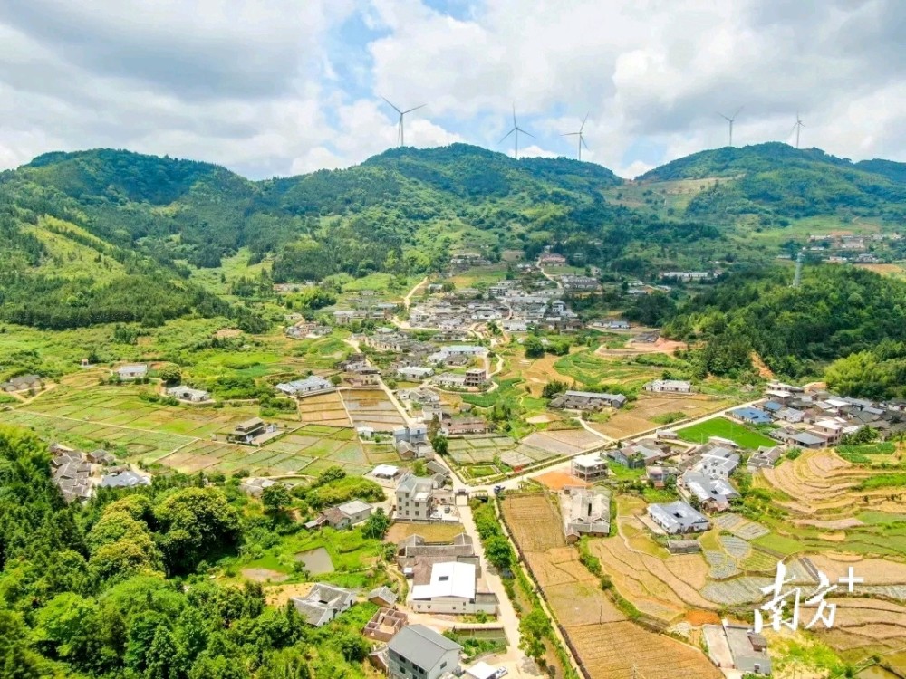 抵达梅江区清凉山郊野公园(枫林湾游玩戏水,环水库运动健身等)——客