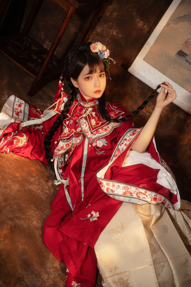 送你一组汉服美腻的新娘红妆小姐姐