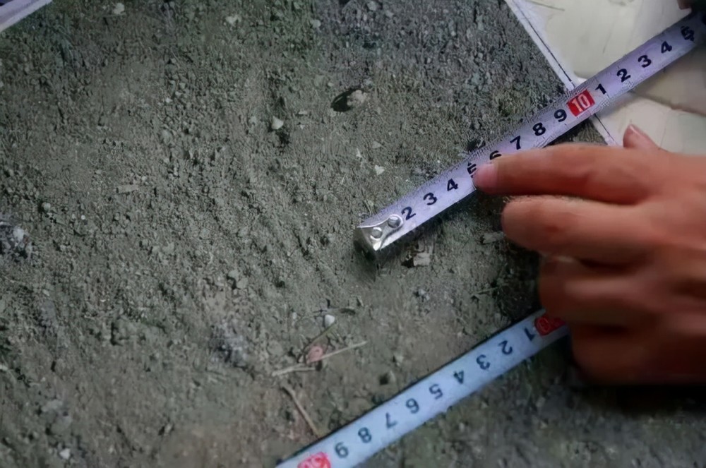 59年分销店失窃 马玉林看脚印识破俩盗贼 你的足迹步法就是证据 腾讯新闻