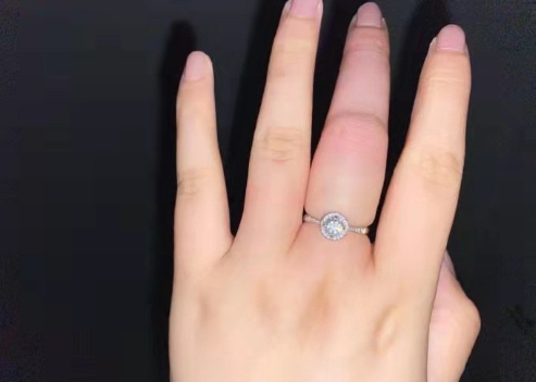 两女子很受伤,都因这个常见动作|戒指|湖北|武汉|左手