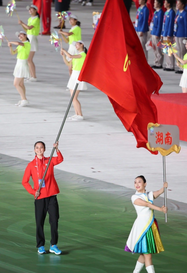 盘点第14届全运会各省旗手,有名将有新人,11位奥运冠军同场擎旗