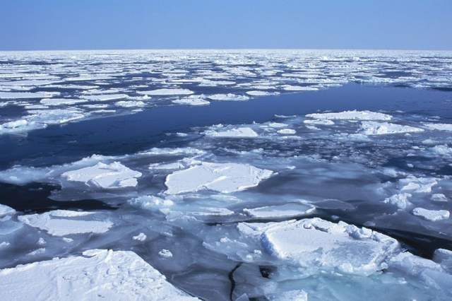 数百年来人类一直在探索北冰洋"西北航道",目前航道依旧不稳定