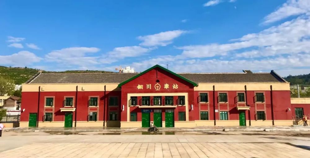 绿巨人铜川至西安复兴号动车组正式开通铜川从此跨入动车时代