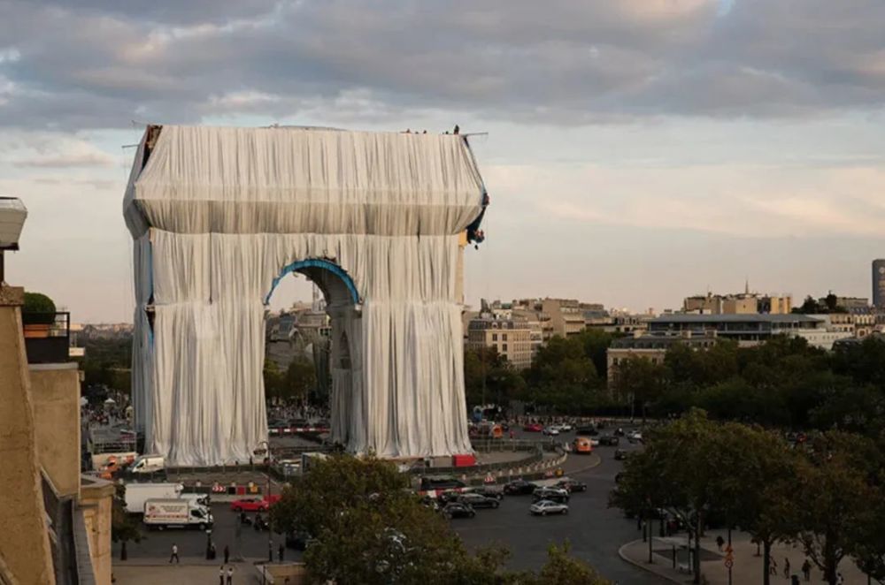 大地艺术家克里斯多《被包裹的凯旋门》即将完成_腾讯新闻