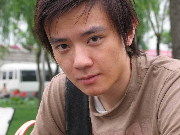与其他同学比较,张子晨算是最早一群成名的人,在出道后,张子晨又陆续