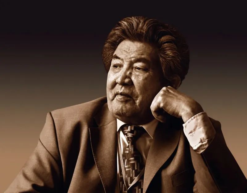 哈孜·艾买提肖像照.