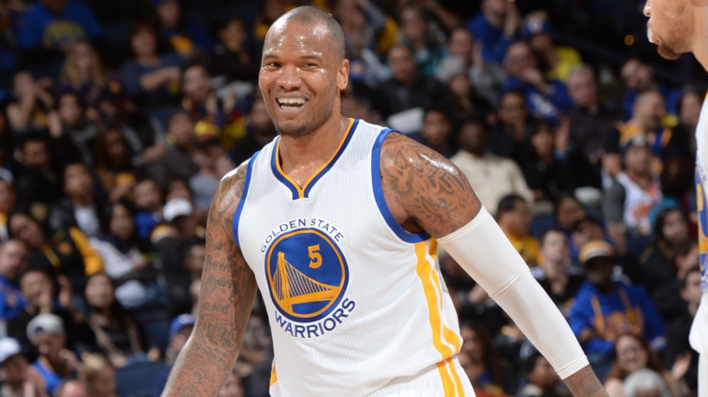 一人两连冠,麦基三冠位居榜首_腾讯新闻