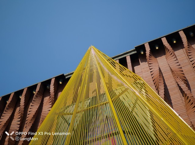 至于长焦镜头,oppo find x3 pro摄影师版延续了之前的1300万像素2倍
