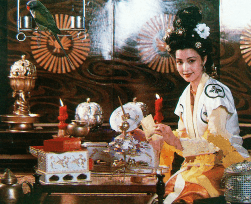 李静莉的父亲是我国京剧表演艺术家李盛斌,她在上世纪八九十年代很红
