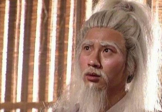 虽然并不是剧里很重要的主演,但黎耀祥至少成了周伯通专业户.