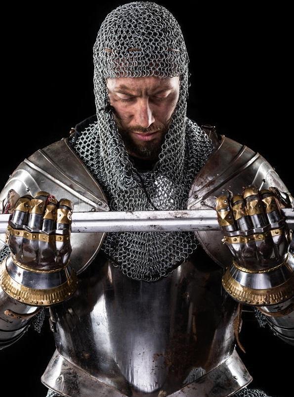 盔甲是骑士的重要装备,中世纪早期最好的铠甲是锁子甲,这种铠甲在公元