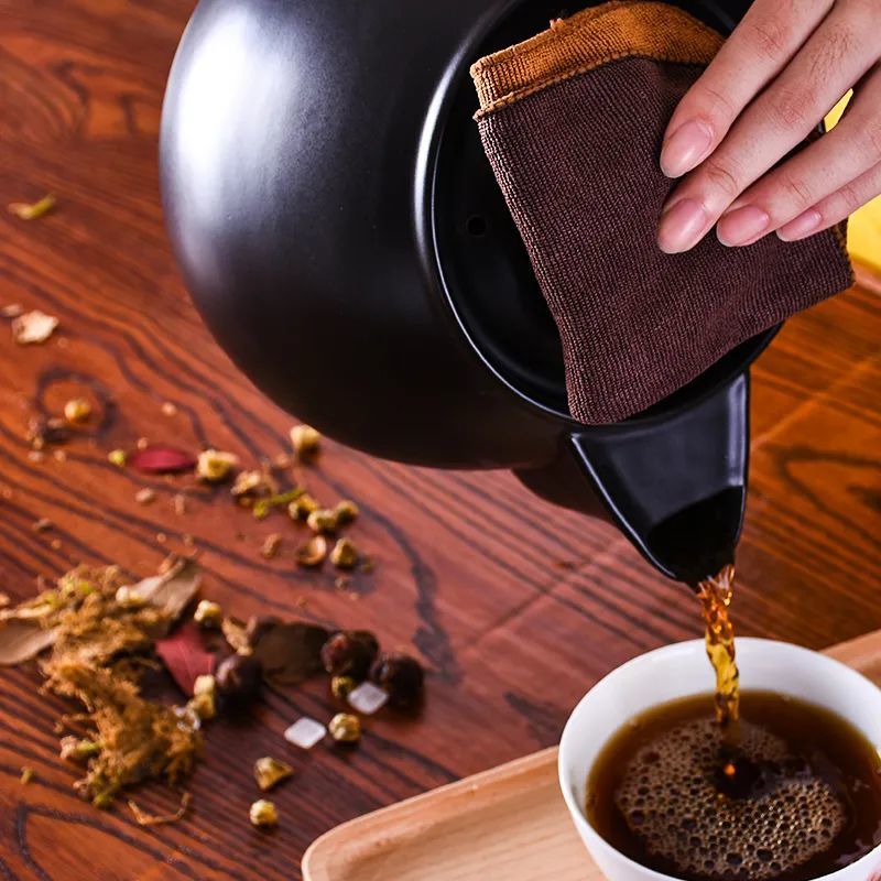 中药汤剂古称汤液,是将药物饮片加水或酒浸泡后,再煎煮一定时间,去渣