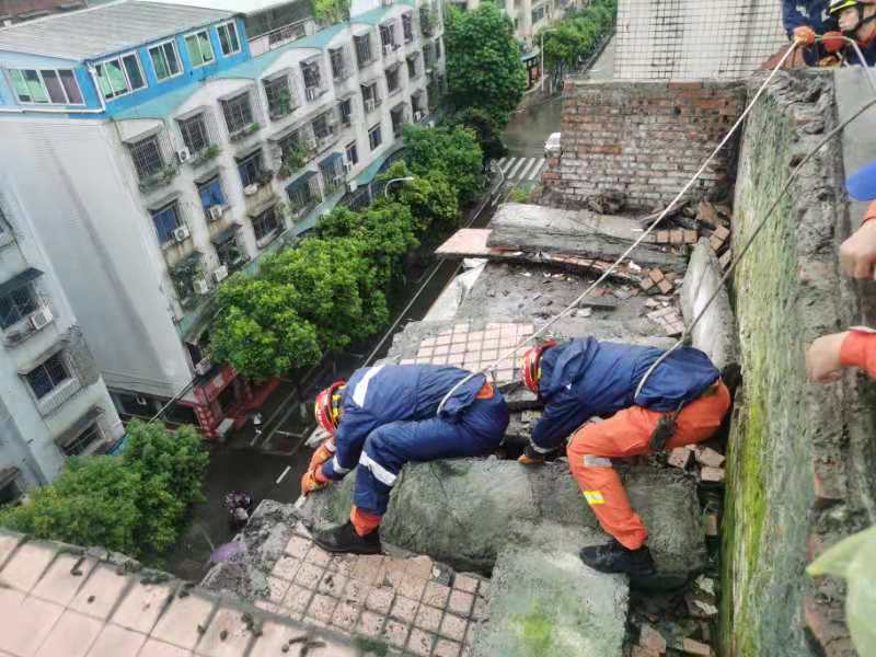 瀘縣地震來襲後四川應急力量總動員