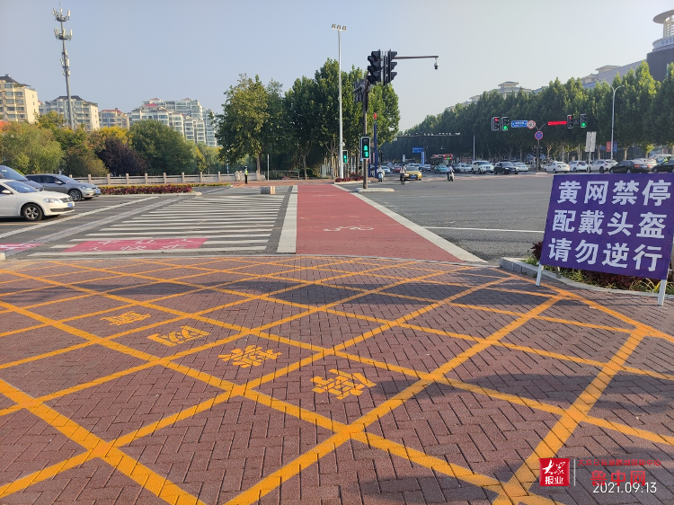 高新区一路口新增多处黄色网状线区域内禁止车辆停放