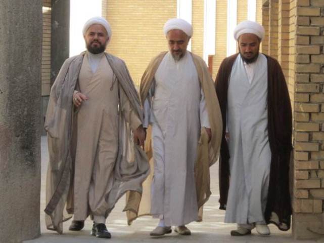 波斯服饰波斯(伊朗)传统服饰伊拉克传统歌舞而咱们印象中,男人一身