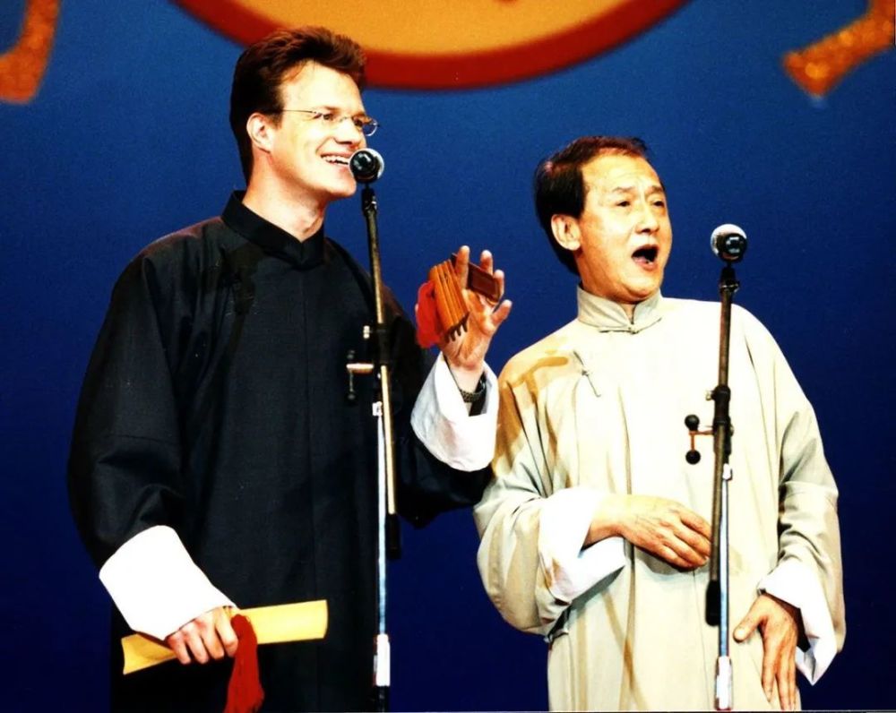 这个老外原是姜昆的徒弟,当年比郭德纲还火,如今他去哪儿了