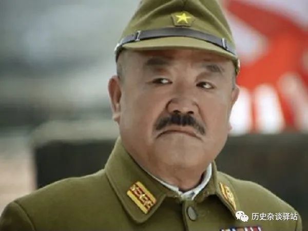 在很多抗战剧里,我们经常可以看到一个挂着大佐军衔的日本军官,他们