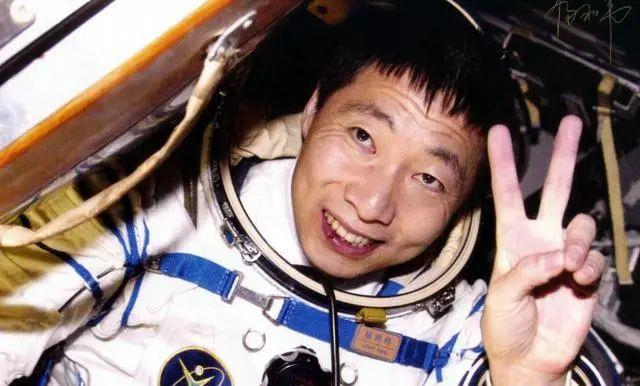 杨利伟回到地球后,为何17年不再上天,也不露面呢?他到底怎么了?