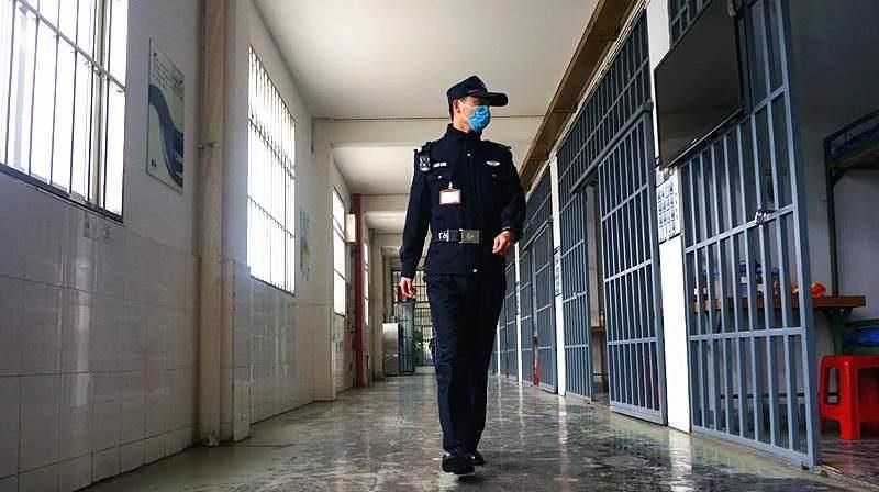 被判无期徒刑的罪犯每天在监狱里做什么说了你可能不信