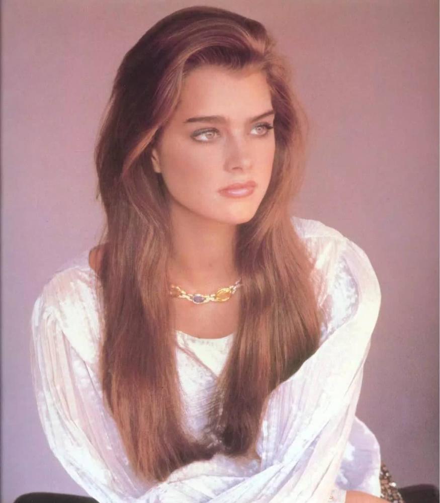 波姬小丝:拒绝迈克尔求婚,二婚7次人工受孕,今56岁优雅如初_腾讯新闻