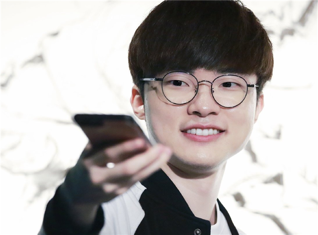 t1老板亲自宣布有faker的漫画要来了粉丝却不太买账