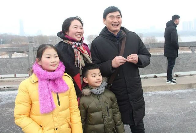 惨不忍睹大衣哥朱之文女儿现状令人担忧离开了父亲怎么生活