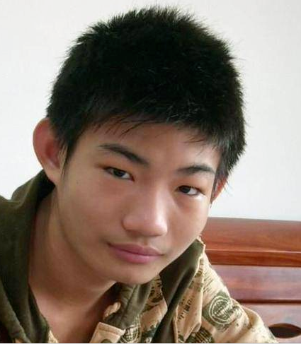 中国第一懒人杨锁烧家具取暖在屋里上厕所23岁懒死家中